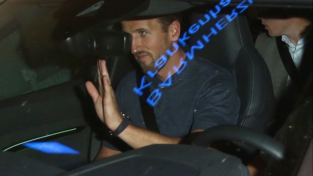 Harry Kane teki neljän vuoden sopimuksen Bayernin kanssa. Kuvassa Kane lähdössä lääkärintarkastuksesta.