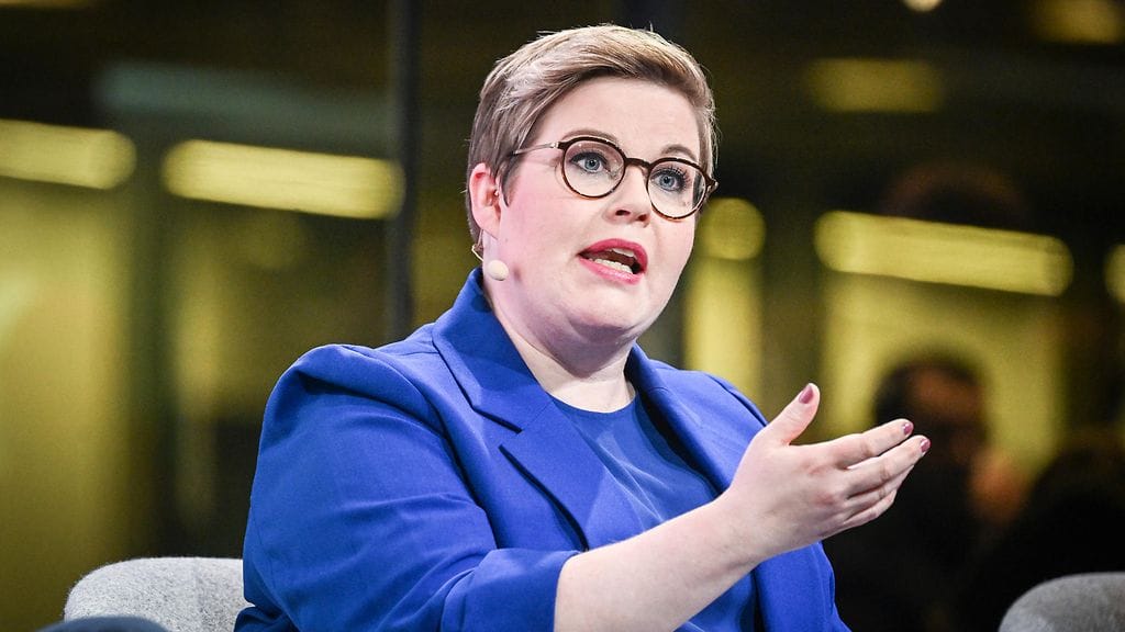 "Hallitusohjelma ei tuokaan polttoaineen hinta-alea, vaan lääkkeiden hinnan nousun", keskustan puheenjohtaja Annika Saarikko ja eduskuntaryhmän puheenjohtaja Antti Kurvinen kirjoittavat.