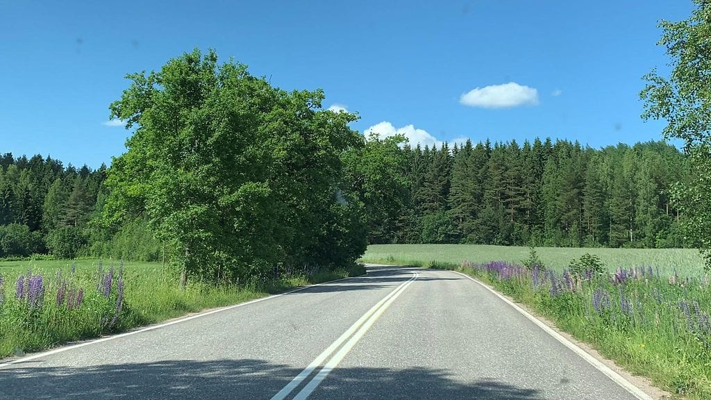 Väylävirasto toivoo tienkäyttäjiltä malttia ja varovaisuutta, kun teillä tehdään kesällä tiemerkintöjä ja korjataan vanhoja merkintöjä.