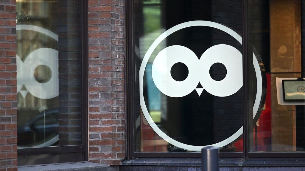 MTV sai huomautuksen Yökylässä, Maria Veitola -ohjelman televisiomainoksesta, jossa itsemurhasta kertomista käytettiin markkinoinnin tehokeinona.