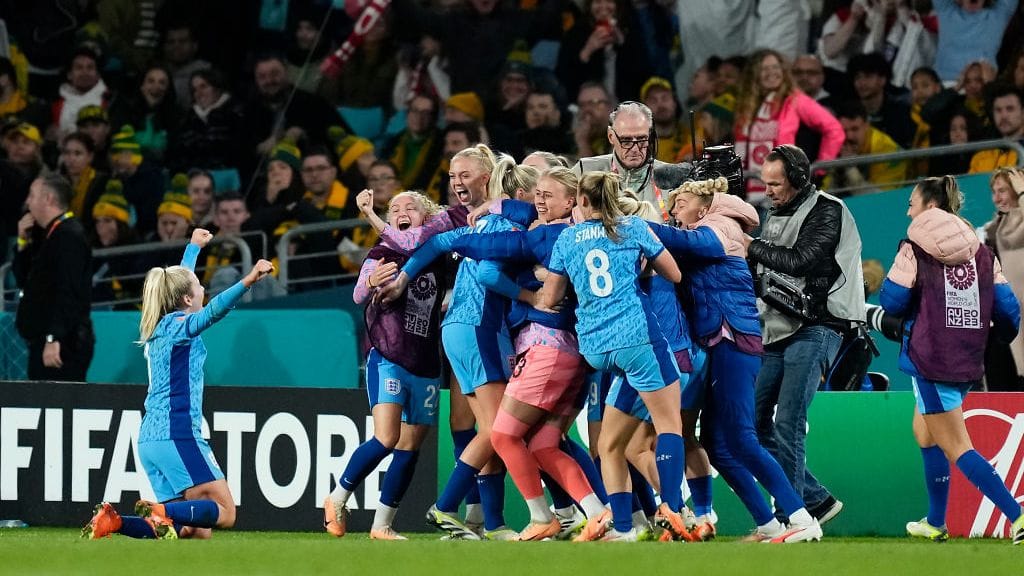 Englanti pilasi kotijoukkue Australian juhlat.