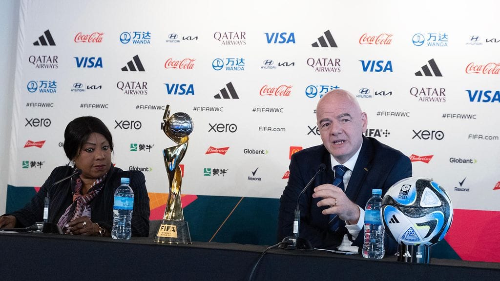 Gianni Infantino (kuvassa oikealla).