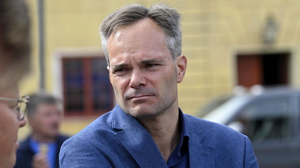 Ympäristö- ja ilmastoministeri Kai Mykkänen kokoomuksen ministeriryhmän kesäkokouksen aikana järjestetyssä yleisötilaisuudessa Raumalla tänään perjantaina.