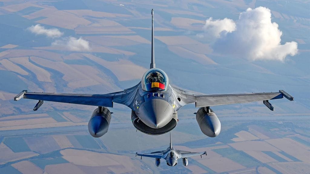 Alankomaiden pääministeri Mark Rutte sanoi 22. joulukuuta Alankomaiden valmistelevan kahdeksantoista F-16-hävittäjän ensimmäistä erää toimitettavaksi Ukrainaan.