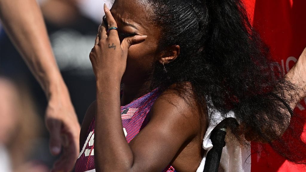 Britton Wilson oli lopen uupunut 400 metrin alkueränsä jälkeen.