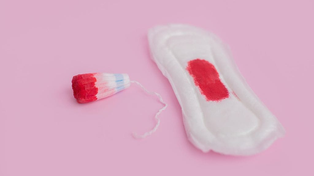 kuukautissuojat ja verta