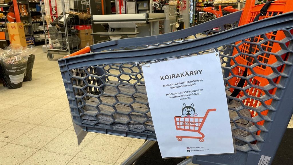 Koirakärryssä on selkeät merkinnät.
