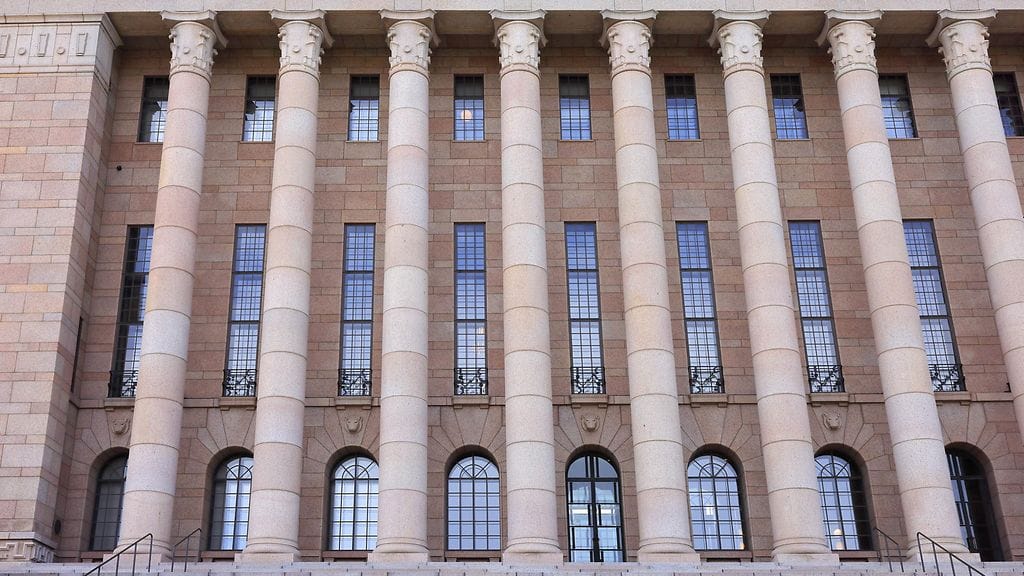 Oppositiopuolue SDP:n kannatus laski edellisestä Ylen kannatusmittauksesta saman verran kuin pääministeripuolue kokoomuksen nousi, eli 1,4 prosenttiyksikköä.