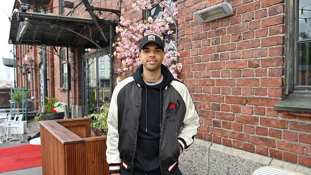 Jeffrey Lawman Viidakon tähdet -lehdistötilaisuudessa.