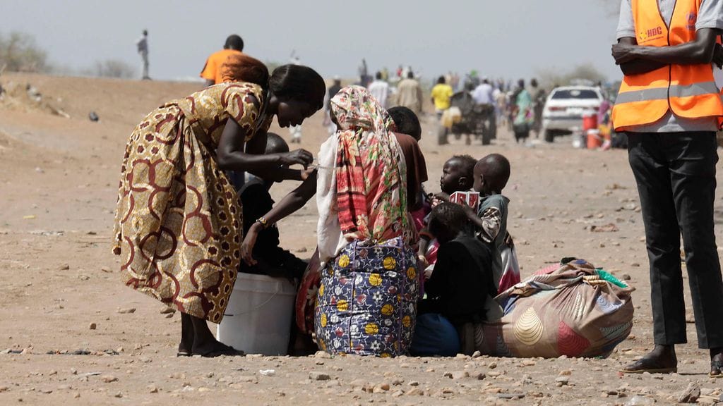 Kuvassa Sudanista Etelä-Sudaniin paenneita pakolaisia toukokuussa 2023.