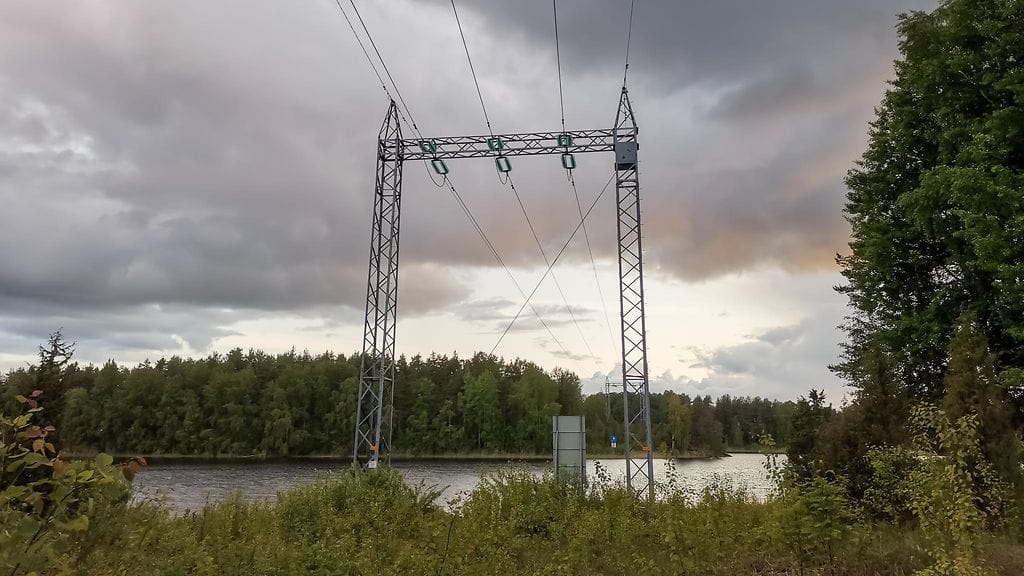 Pörssisähkö on tällä viikolla poikkeuksellisen kallista muun muassa ydinvoimaloiden ja Ruotsin-siirtoyhteyksien huoltotöiden vuoksi