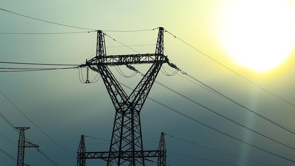 Tarvitaan laajoja selvityksiä siitä, kannattaako valtion ylipäätään tukea uutta suurta ydinvoimalaa. Näin sanovat STT:n haastattelemat ministeriöiden virkamiehet.