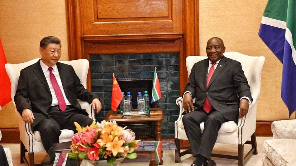 Etelä-Afrikan isäntämaan presidentti Cyril Ramaphosa ja Kiinan presidentin Xi Jinping tapasivat BRICS-maiden kokouksen avauspäivänä.