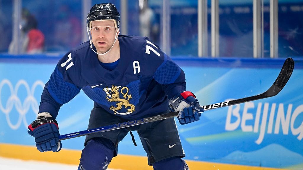 Leo Komarov siirtyy HIFK:hon kaksivuotisella sopimuksella.