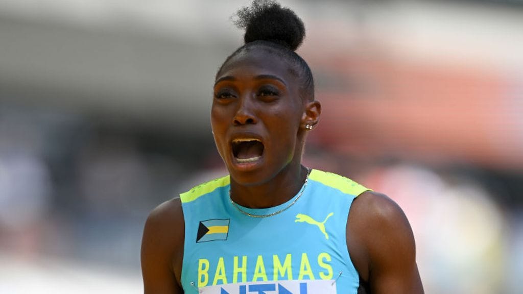 Anthonique Strachan säikähti Budapestin MM-kisojen maskottia.