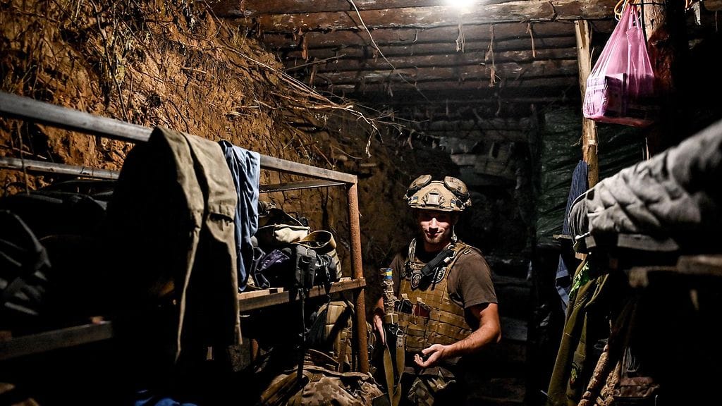 Ukrainan sotilas korsussa Zaporizhzhjan alueella Etelä-Ukrainassa. Kuvituskuva.