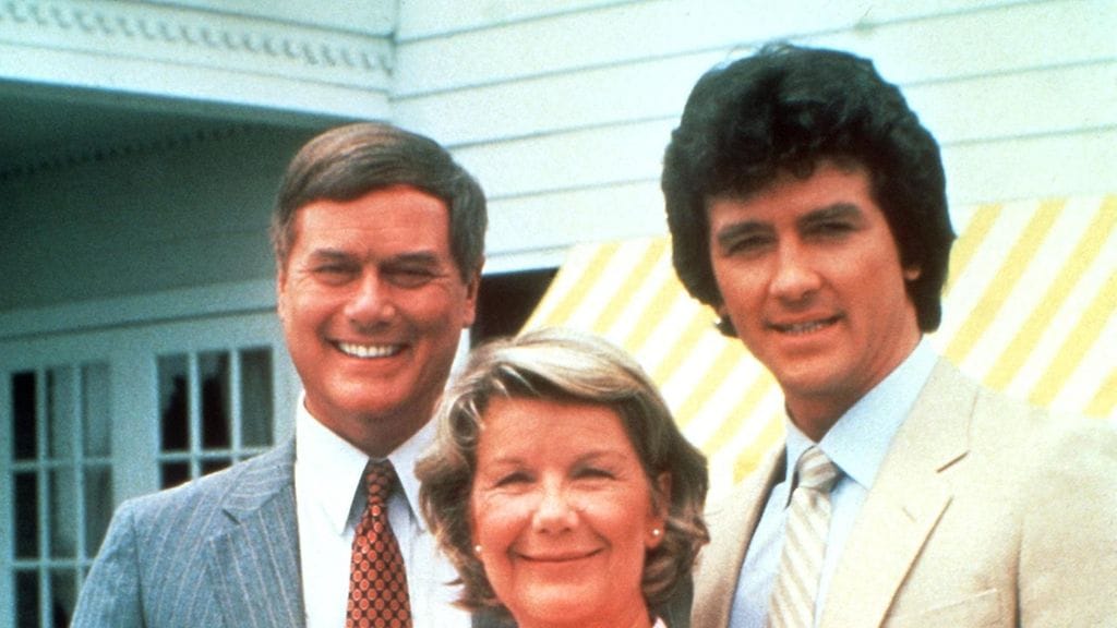 Dallas-sarjan päähahmot J. R. Ewing (Larry Hagman, vas.), Miss Ellie (Barabara Bel Geddes) ja Bobby Ewing (Patrick Duffy).