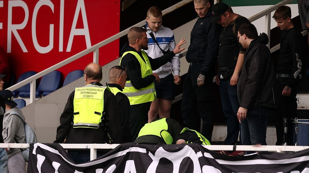 FC Hakan kannattaja löi järjestyksenvalvojaa Veikkausliiga-ottelussa.