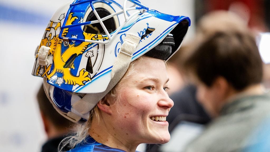 Noora Räty oli yksi niistä, jotka menettivät pelipaikkansa PHF-kaupassa.