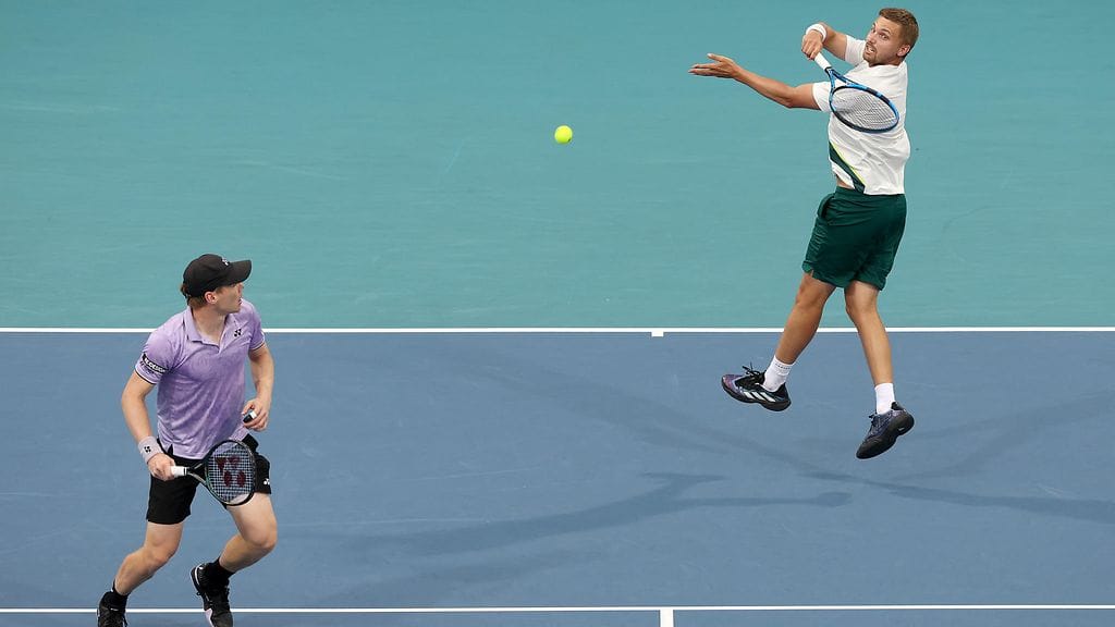 Harri Heliövaara (vas.) ja Lloyd Glasspool jatkavat Yhdysvaltain avointen nelinpelin toiselle kierrokselle.