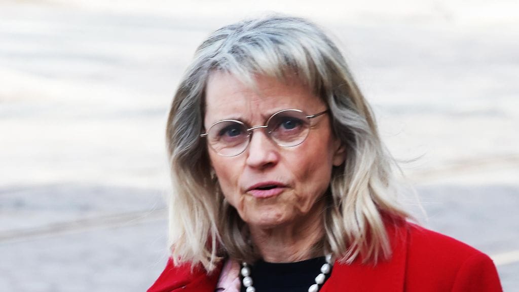 Päivi Räsänen (kd.) peräänkuuluttaa opetushallitusta täsmentämään ohjeistustaan.