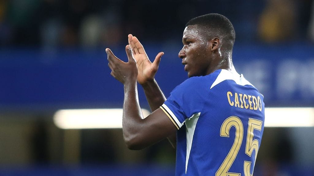 Moises Caicedo siirtyi Brightonista Chelseaan Britannian ennätyssiirtosummalla.