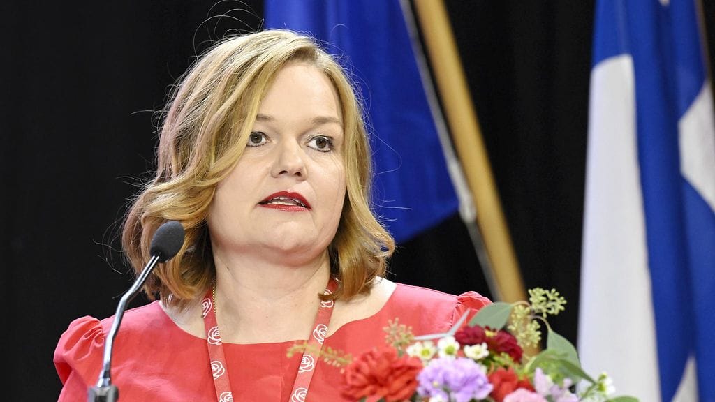 Kiuru tavoitteli SDP:n puheenjohtajan paikkaa Jyväskylän puoluekokouksessa, mutta hävisi perjantain äänestyksessä kansanedustaja Antti Lindtmanille