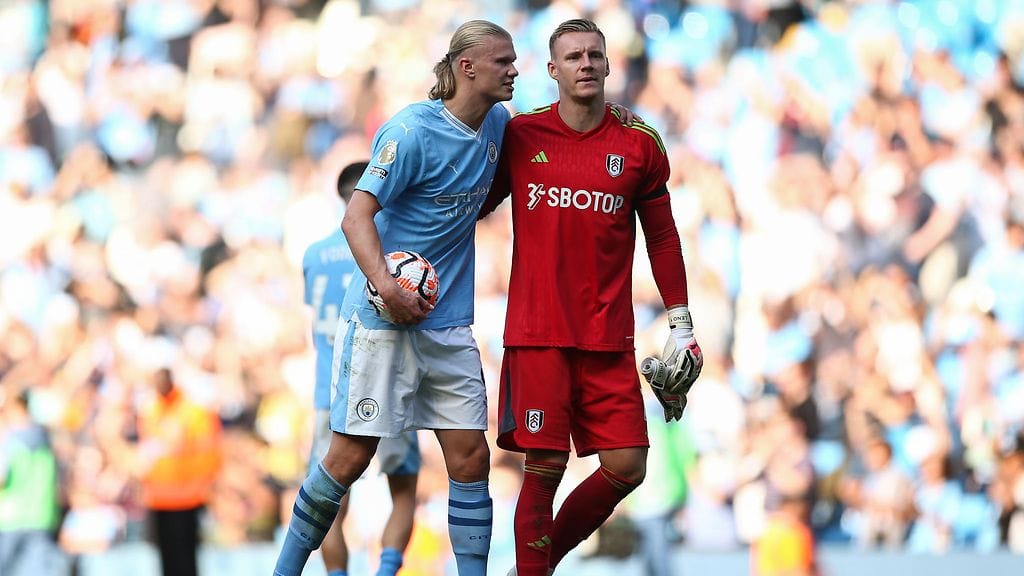 Erling Haaland lohdutti Fulham-vahti Bernd Lenoa lauantain Valioliiga-kierroksella.