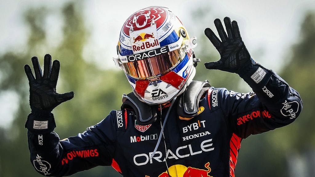 Max Verstappen otti Italiassa ennätyksellisen kymmenennen peräkkäisen voittonsa.