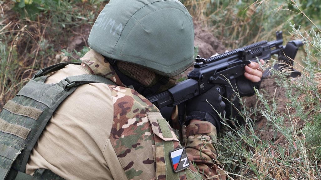 Venäjän sotilas tuntemattomassa paikassa Ukrainassa. Kuva on Venäjän valtiomedia Sputnikin julkaisema.