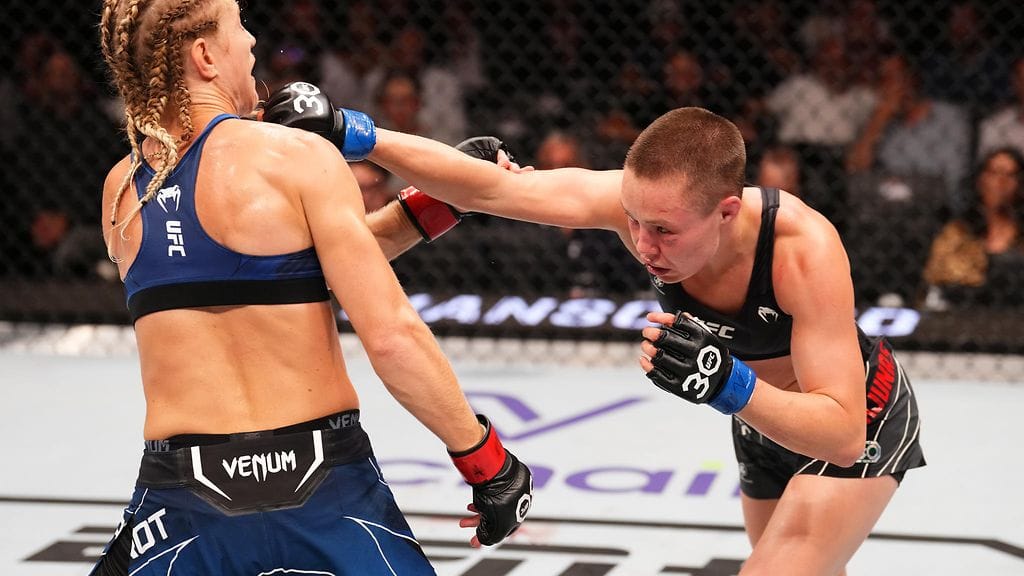 Rose Namajunasin (oik.) vääntyi täysin luonnottomaan asentoon ottelussa Manon Fiorota vastaan.