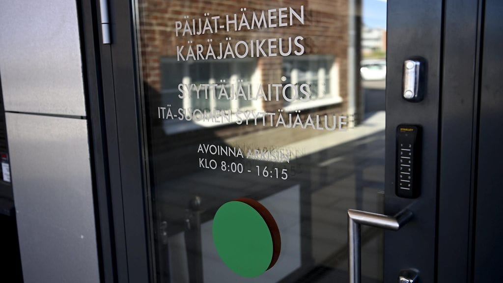 Päijät-Hämeen käräjäoikeus tuomitsi vuonna 1992 syntyneen miehen kolmeksi vuodeksi vankeuteen useista lapsiin kohdistuneista seksuaalirikoksista.