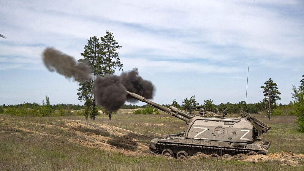 Venäjän telahaupitsi Hersonin alueella toukokuussa 2023. Arkistokuva.