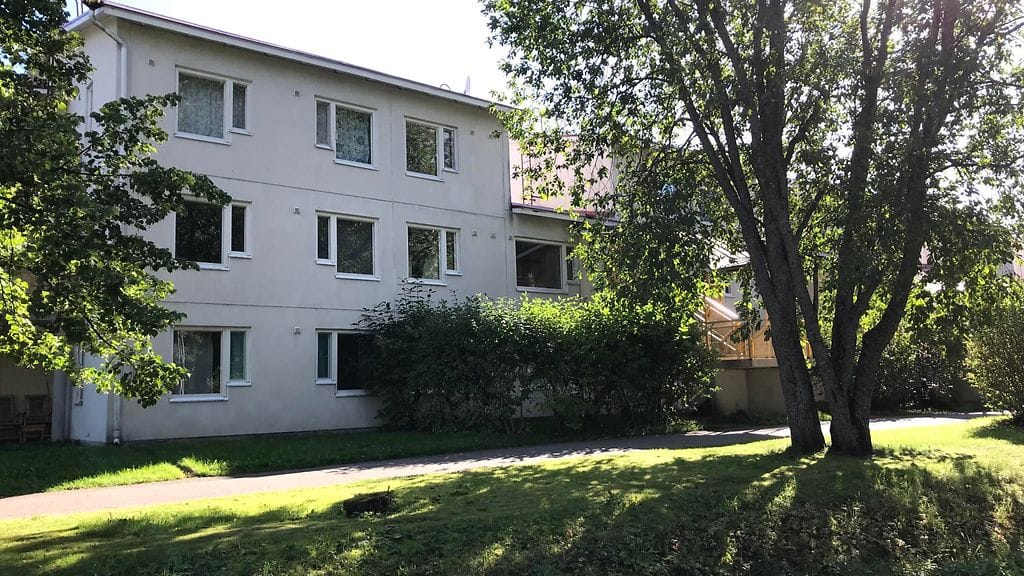 Murhan yritys tapahtui Kauniaisissa syyskuussa. 19-vuotias ukrainalaisnainen alkoi puukottaa miestä kesken seksin.