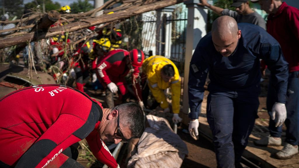 Brasiliaan iskeneen syklonin aiheuttamissa rankkasateissa ja tulvissa on kuollut ainakin 36 ihmistä, kertoivat paikallisviranomaiset keskiviikkona.