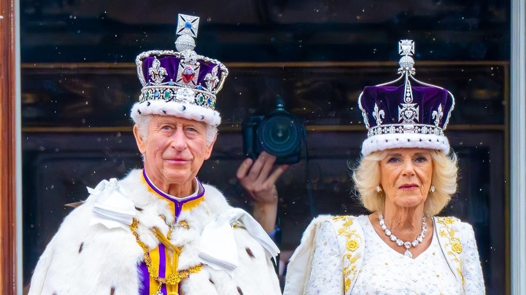 kuningas Charles kuningatar Camilla julkaisivat perinteisen joulukortin