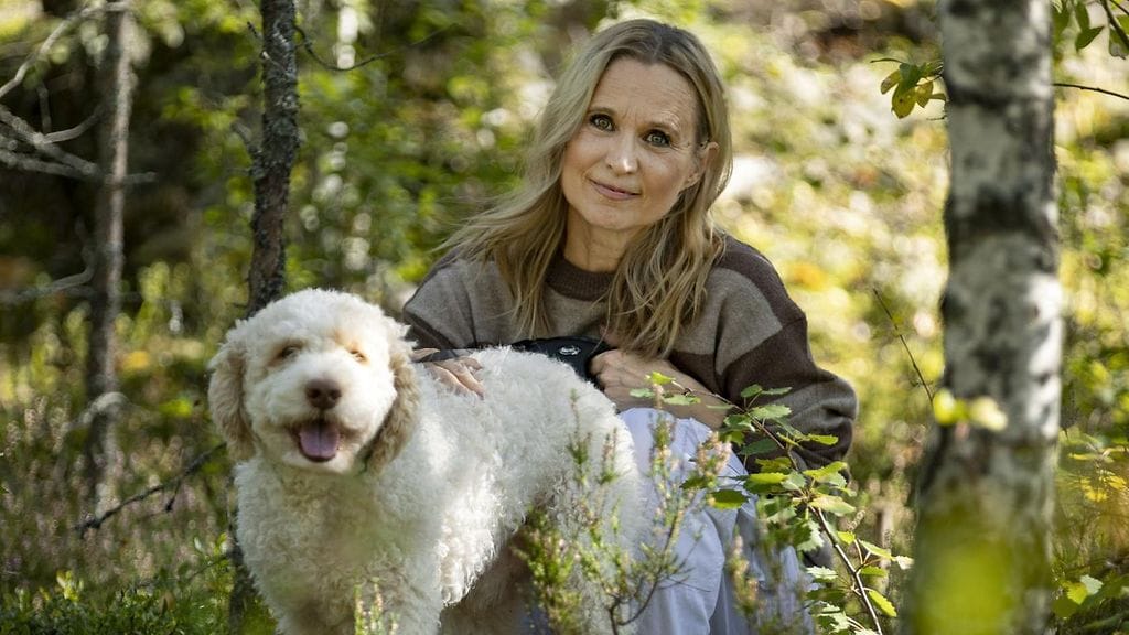 Ulkoilulenkit Mortti-koiran kanssa ovat Reeta Kolkkalalle parasta liikuntaa.