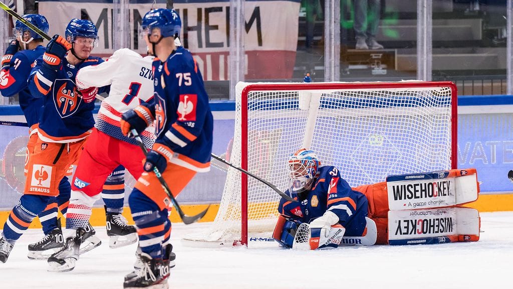 Christian Heljanko loisti Tapparan maalilla Adler Mannheimia vastaan.