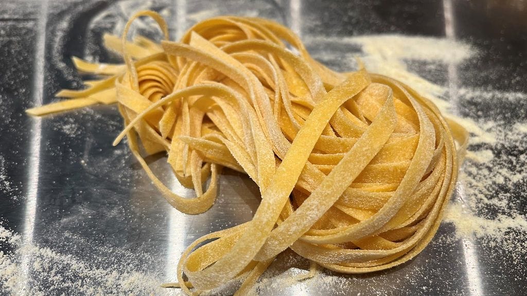 Pastataikinasta voi tehdä monenlaista tuorepastaa kotona. Pastan valmistamiseen kannattaa käyttää pastakonetta.