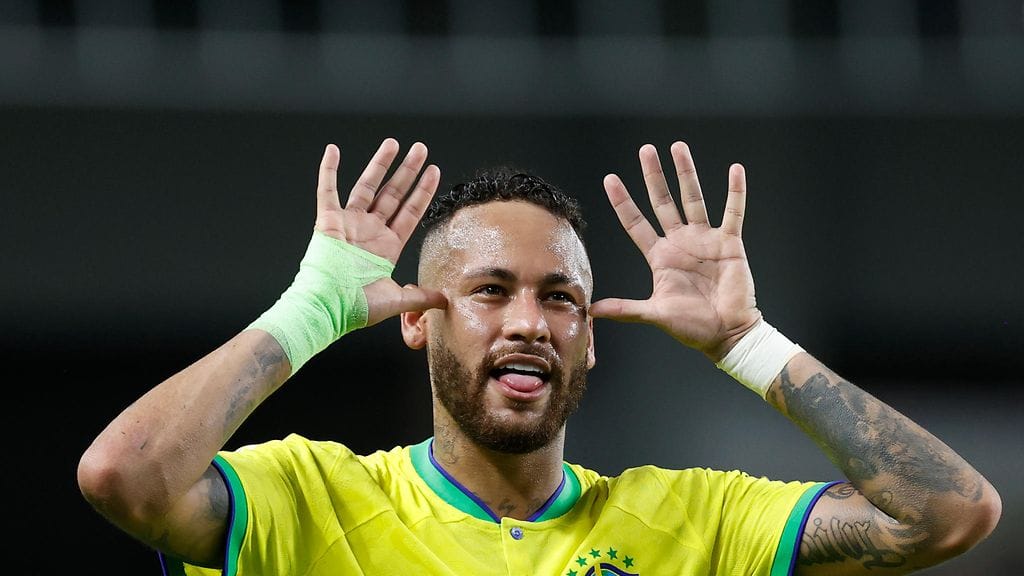 Neymar ohitti Pelen ja nousi yksin Brasilian kaikkien aikojen maalikuninkaaksi.