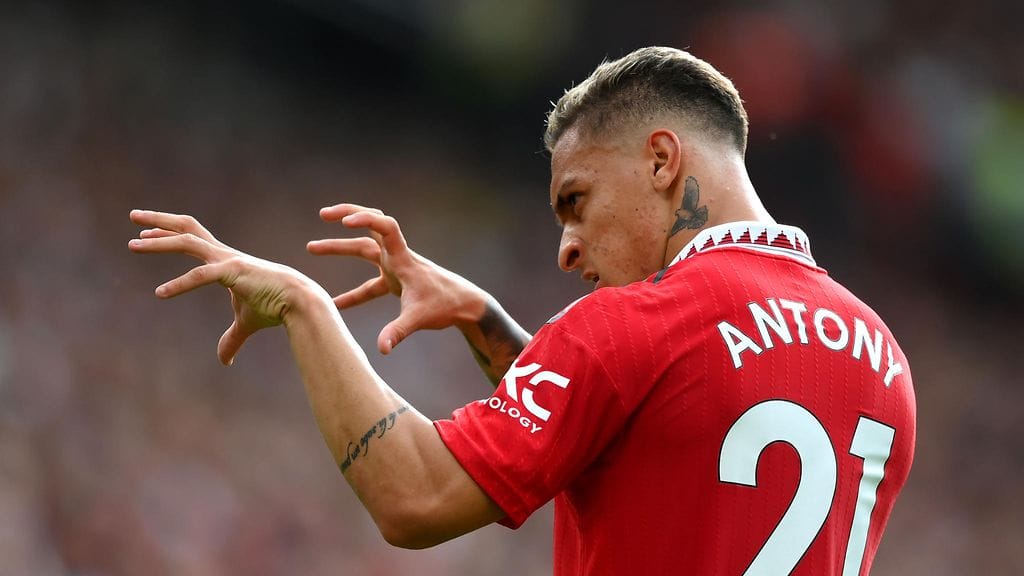 Antony kiisti voimakkaasti häntä vastaan esitetyt pahoinpitelysyytökset.