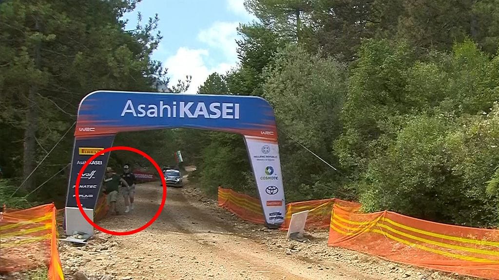 "Nyt pois sieltä, hölmöt!" - Katsojat hölmöilivät taas Kreikan MM-rallissa
