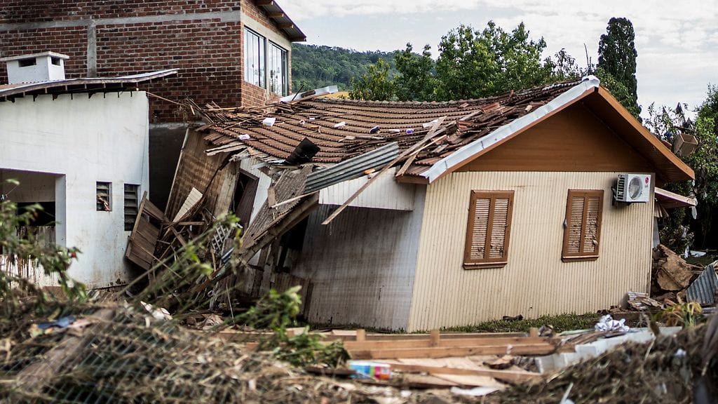 Sykloni aiheutti rankkasateita ja tulvia iskettyään Rio Grande do Sulin alueelle.