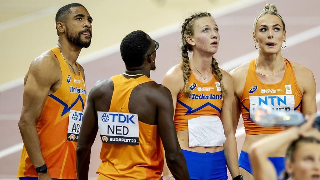 Femke Bolin (kesk. oik.) ja Lieke Klaverin (oik.) välille lietsottiin eripuraa TikTokissa julkaistulla videolla.