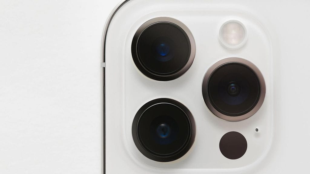 Menestys iPhone-puhelinten myynnissä poikkeaa alan nykyisestä trendistä.