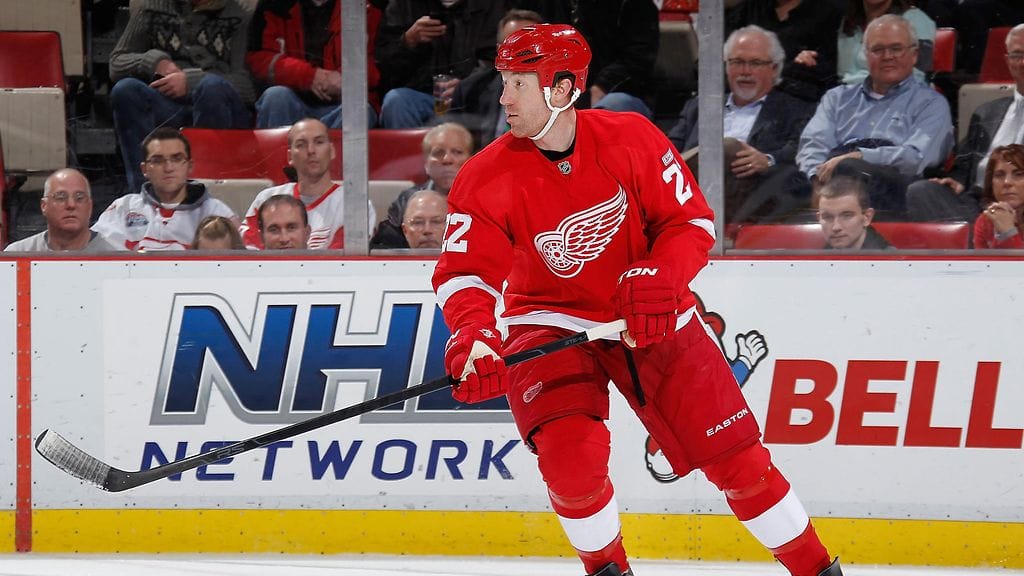 Mike Commodore pelasi Mike Babcockin alaisuudessa Detroit Red Wingsissa kaudella 2011-12.