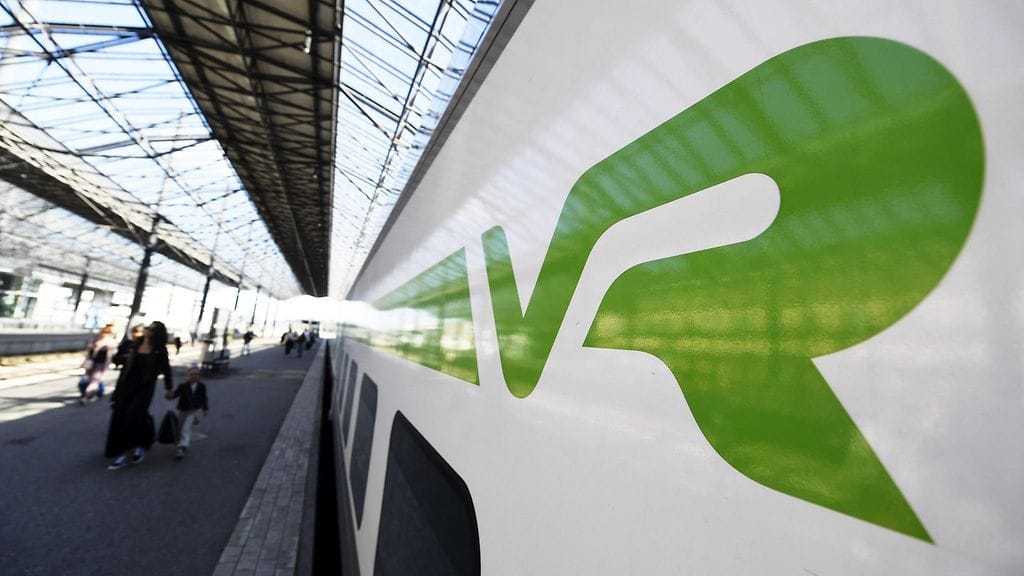 Häiriöitä Suomen rautatieasemien laituri- ja infonäytöillä aiheuttanut vika on korjattu, kertoi Fintrafficin rataliikennekeskus illalla seitsemän aikaan. Kuvituskuva Helsingin päärautatieasemalta.