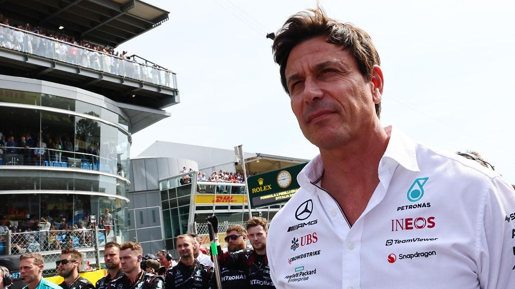 Toto Wolff jatkaa Mercedeksen tallipäällikkönä vuoden 2026 loppuun asti.