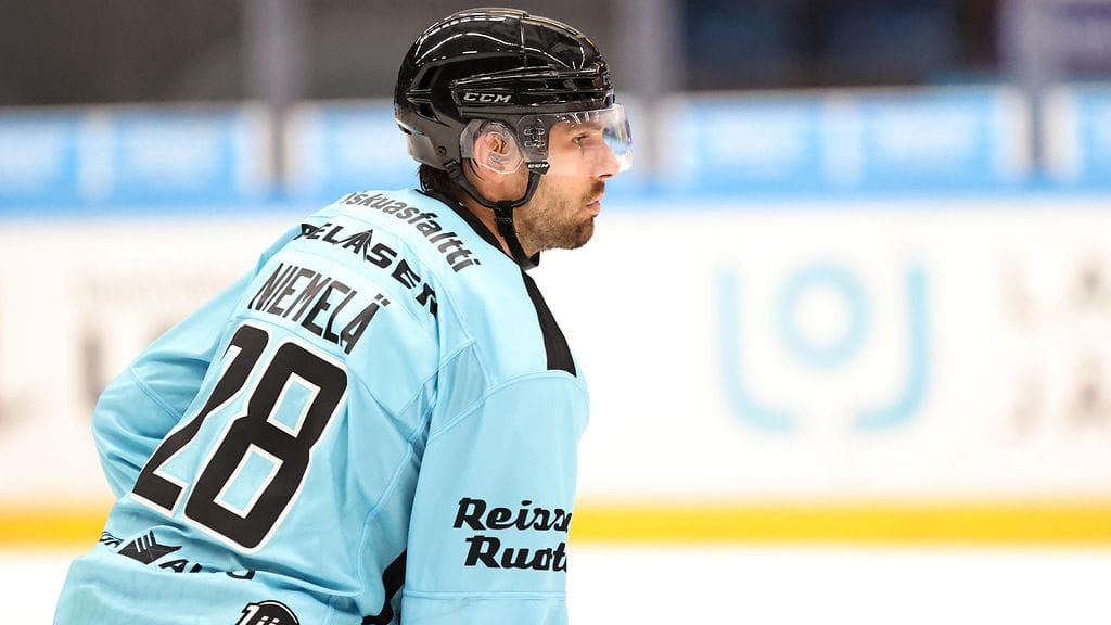 Mikko Niemelä lähtee Pelicansista.