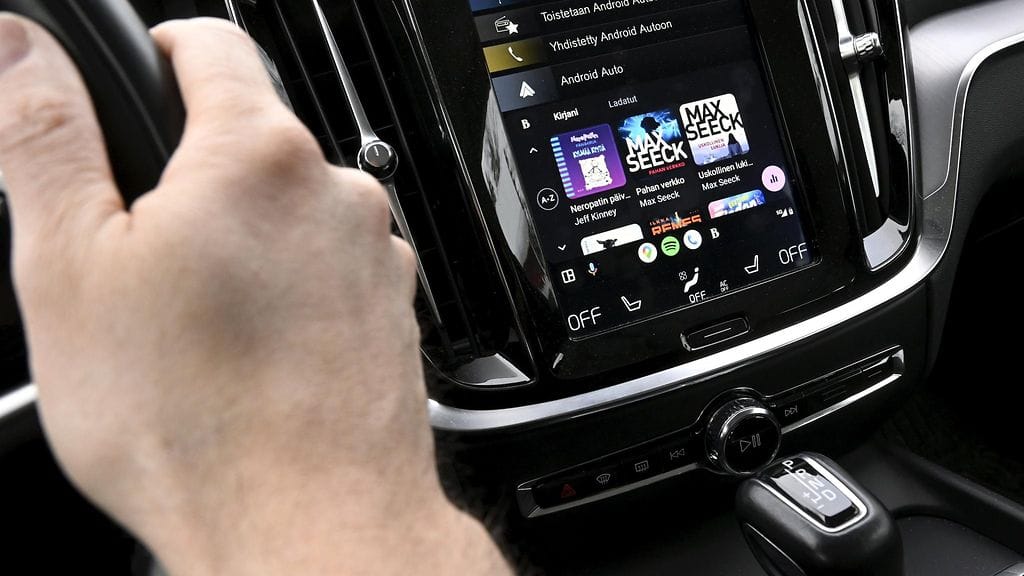 Suomalaisten kirjastojen digitaaliset aineistot kootaan piakkoin yhden luukun taakse uuteen e-kirjastoon. Sen jälkeen samat e-kirjat, äänikirjat ja digilehdet ovat lainattavissa, asuitpa sitten Helsingissä, Seinäjoella tai vaikka Leppävirralla ja haitpa aineistoja kotonasi tai reissussa muualla Suomessa.